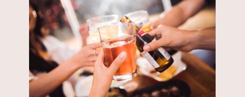 10 cose da sapere sull’alcol: la specialista risponde