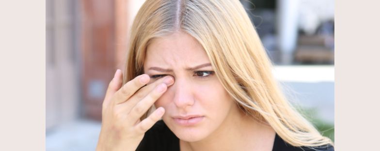 Cosa causa il dolore al bulbo oculare?